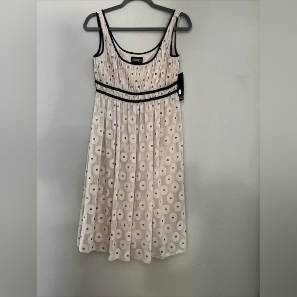 Adrianna Appelle Polka Dot dress - Picture 4 of 4